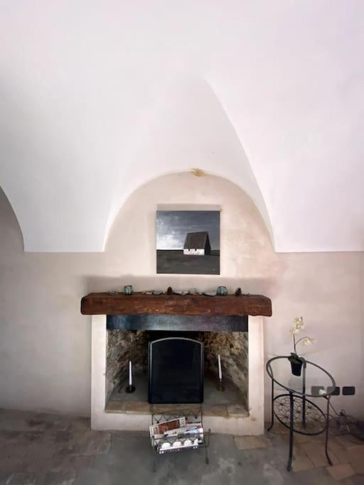 Iconic Italian Townhouse W Rooftop Terrace & Mountain View, Pigna Buitenkant foto