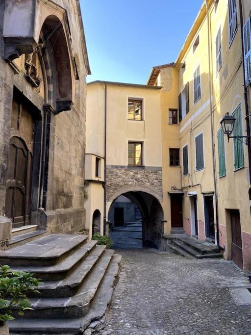 Iconic Italian Townhouse W Rooftop Terrace & Mountain View, Pigna Buitenkant foto