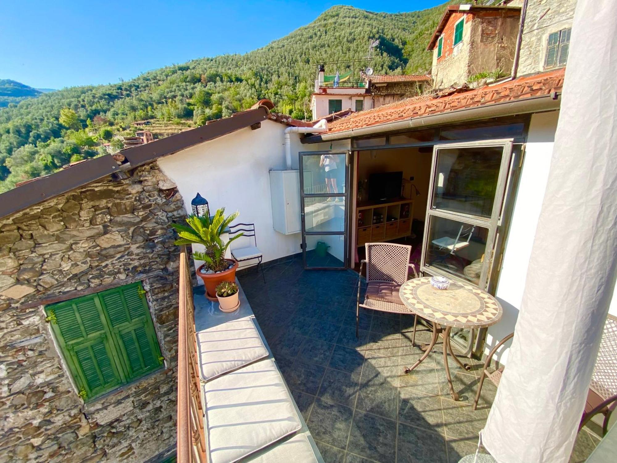 Iconic Italian Townhouse W Rooftop Terrace & Mountain View, Pigna Buitenkant foto