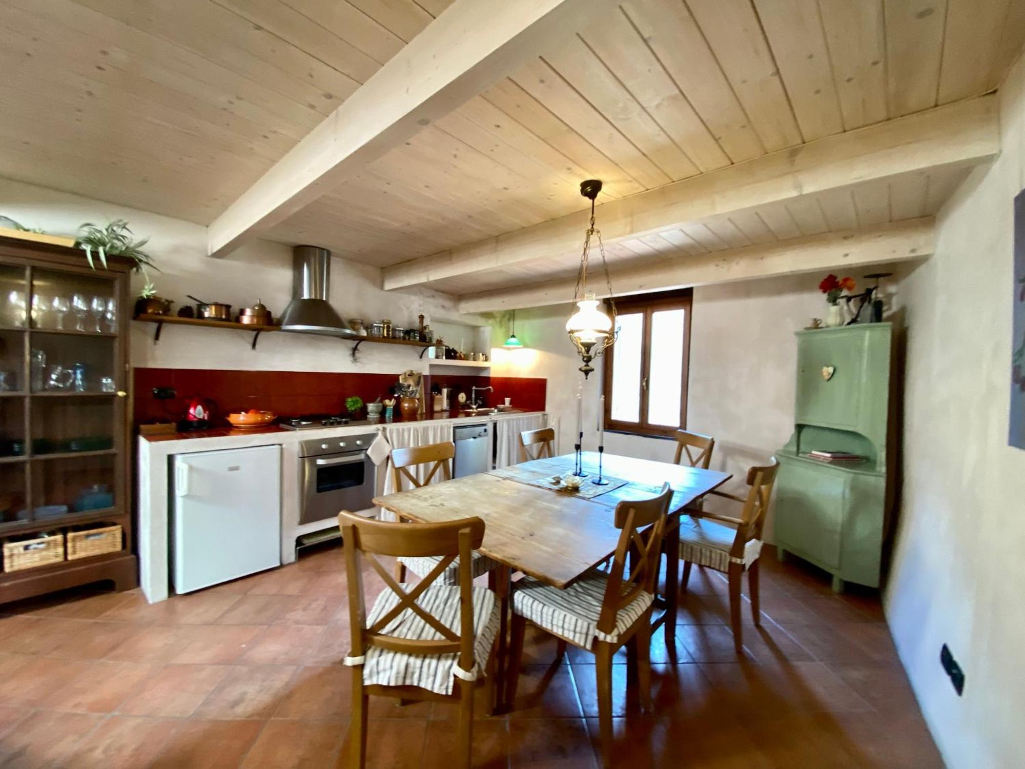 Iconic Italian Townhouse W Rooftop Terrace & Mountain View, Pigna Buitenkant foto