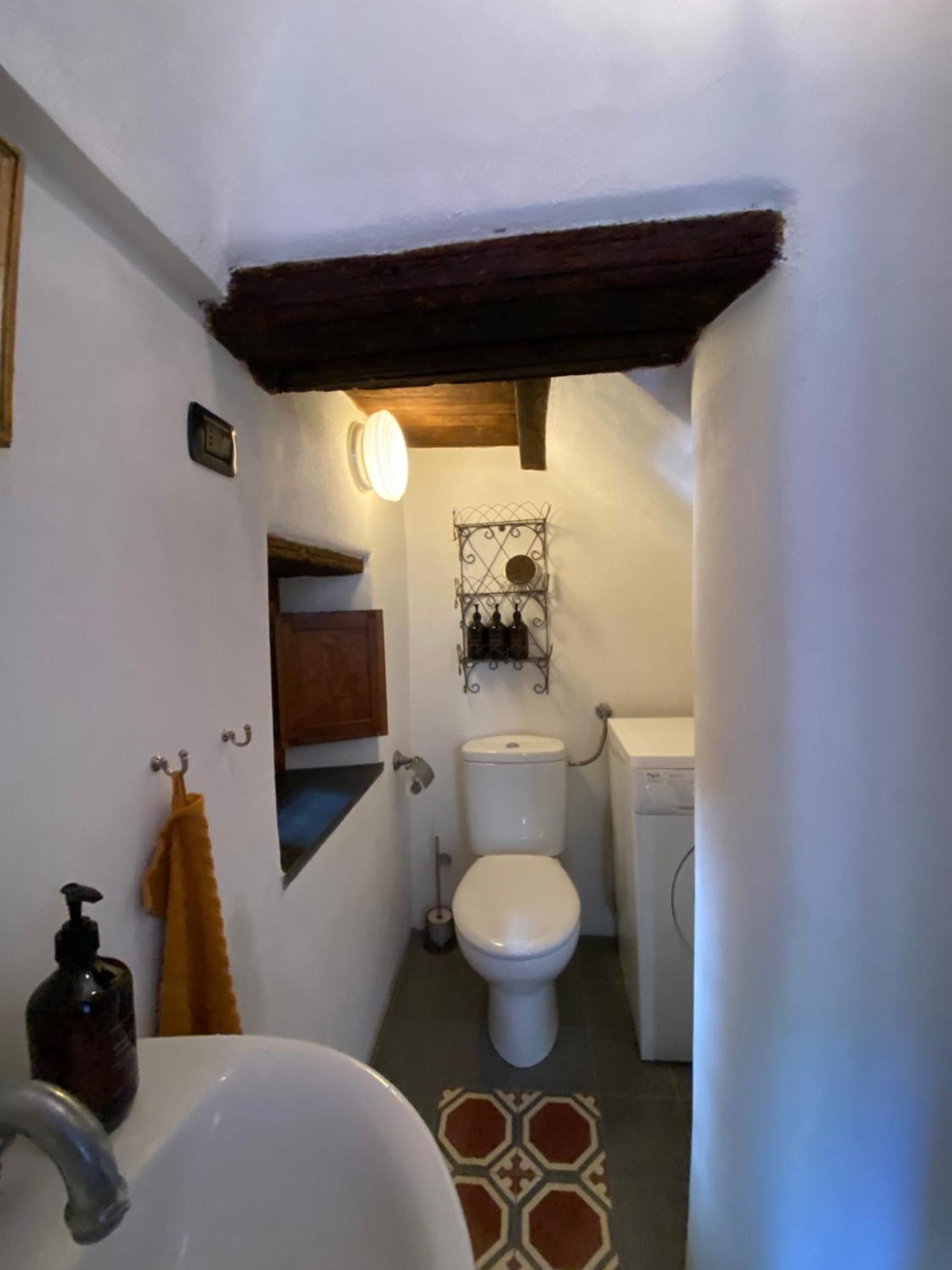 Iconic Italian Townhouse W Rooftop Terrace & Mountain View, Pigna Buitenkant foto