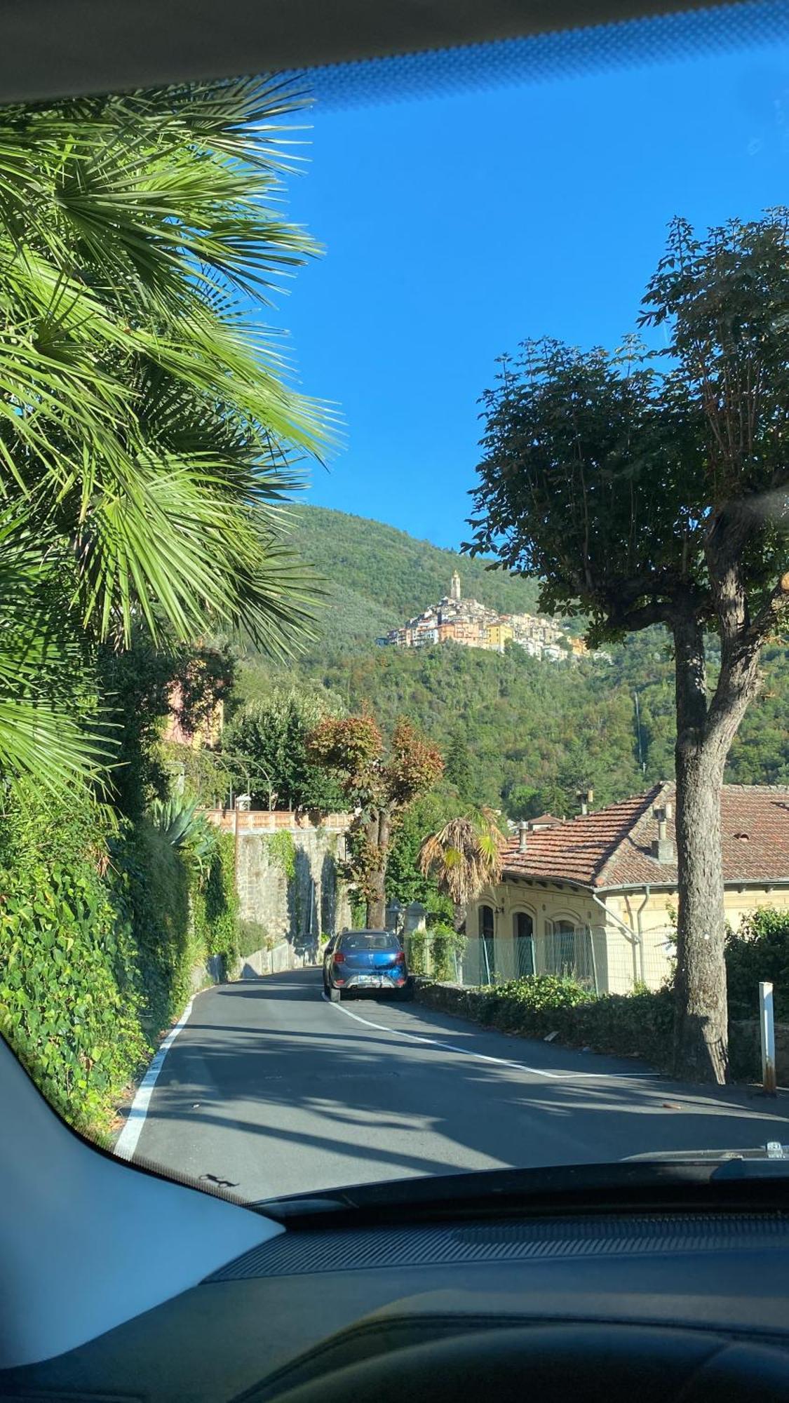 Iconic Italian Townhouse W Rooftop Terrace & Mountain View, Pigna Buitenkant foto