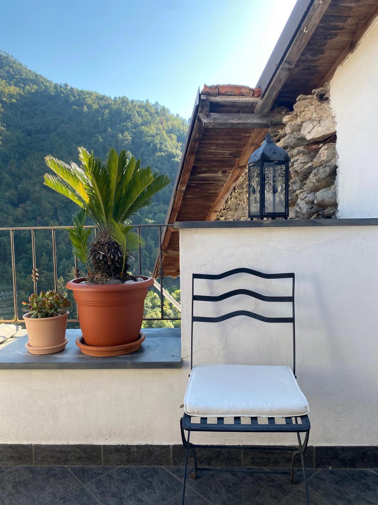 Iconic Italian Townhouse W Rooftop Terrace & Mountain View, Pigna Buitenkant foto