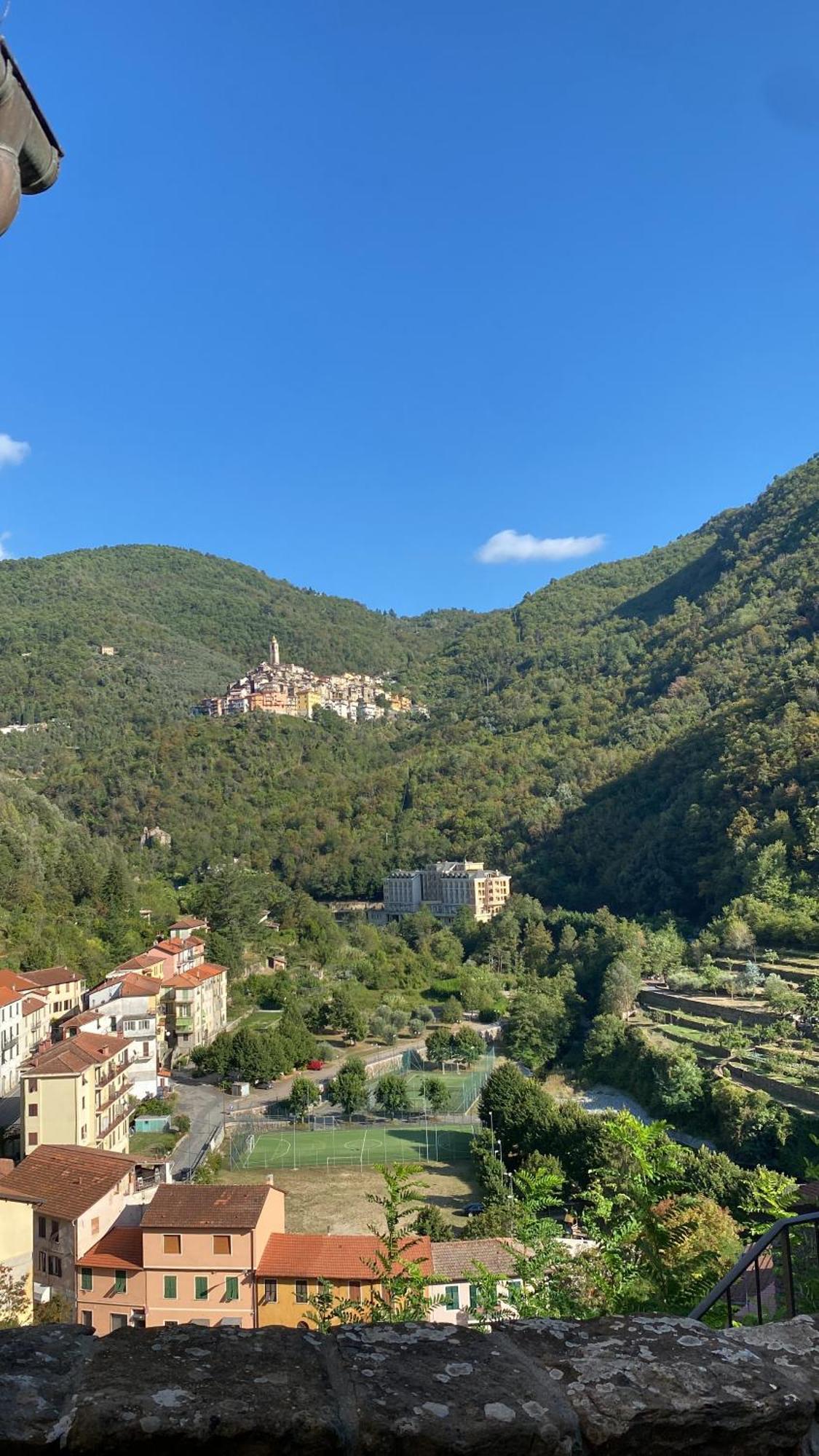 Iconic Italian Townhouse W Rooftop Terrace & Mountain View, Pigna Buitenkant foto